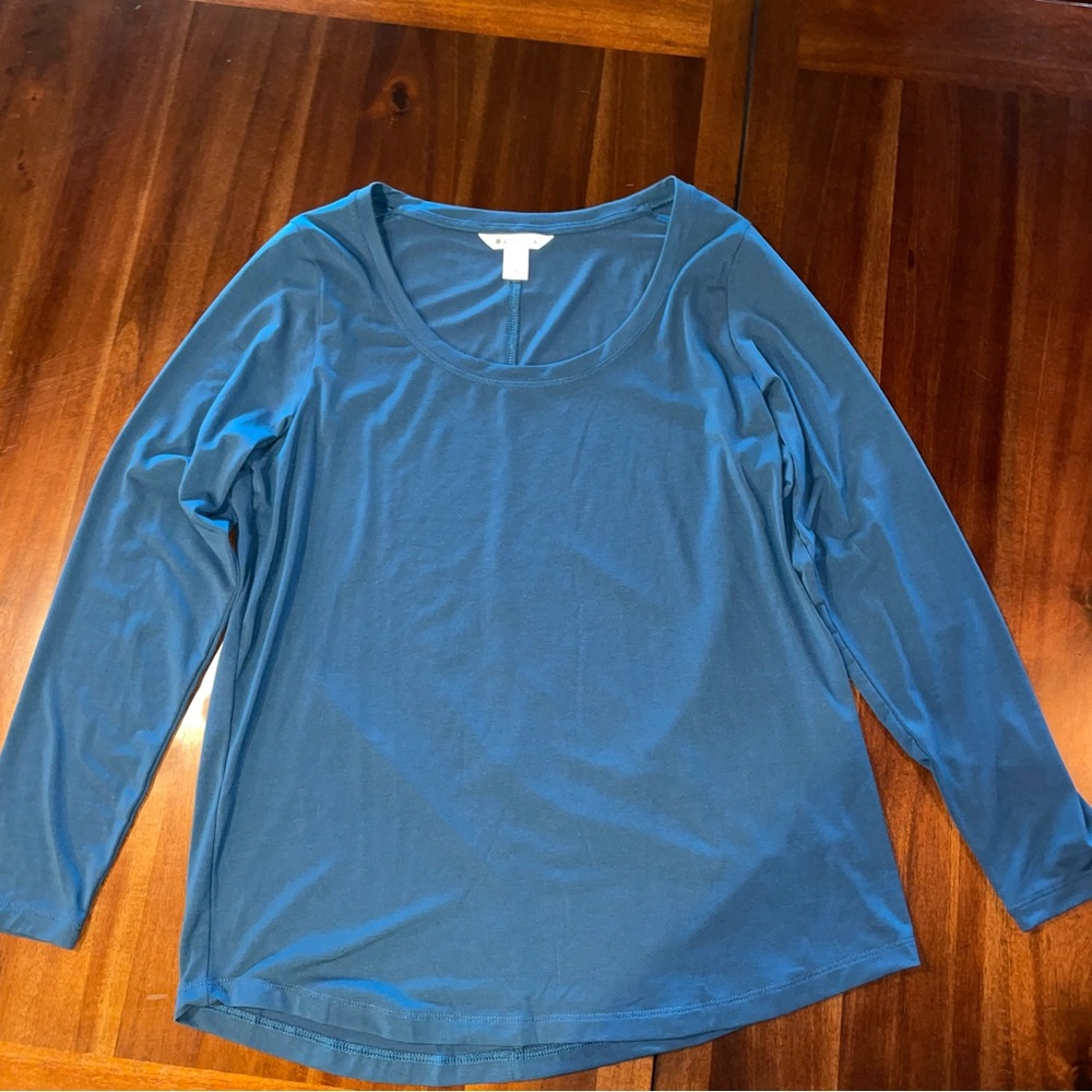 Athleta Women’s Long Sleeve Workout T Shirt! Like New!
